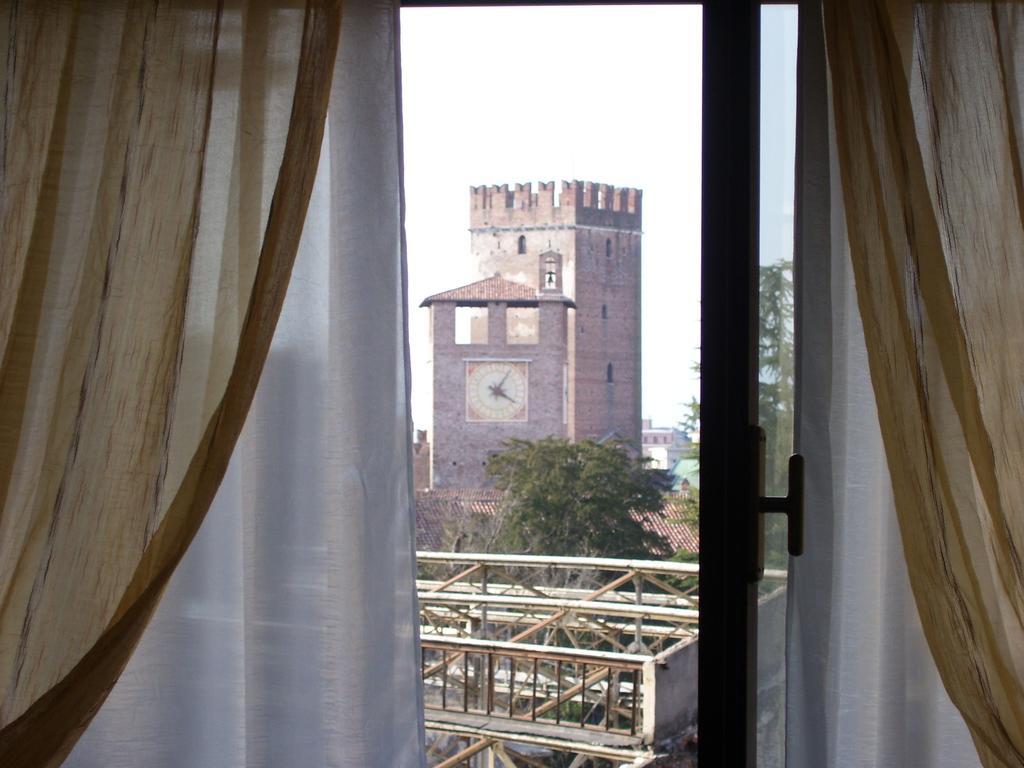 La Boheme Verona Room photo
