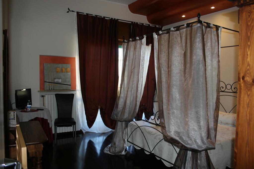 La Boheme Verona Room photo