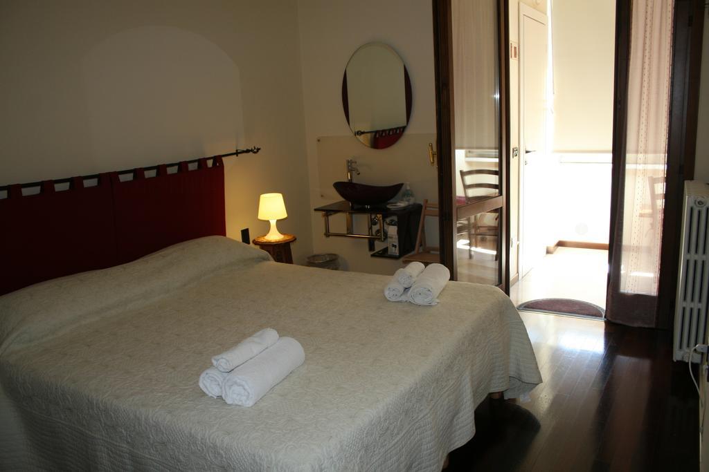 La Boheme Verona Room photo