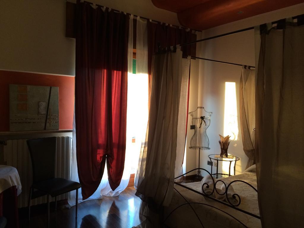 La Boheme Verona Room photo